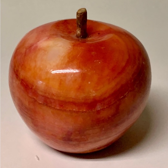 Mid Century Vintage Hand Carved Onyx Marble Apple Figurine Paperweight Sculpture - Picture 4 of 16